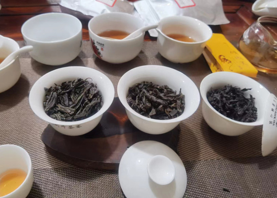 Origine Le thé noir de la montagne Wuyi est conservé dans un endroit frais et sec
