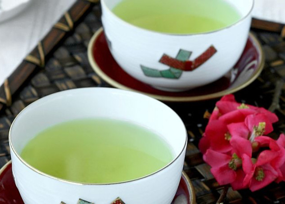 Souchong cuit à haute température, thé noir, argent, Junmei, un bourgeon ou deux.