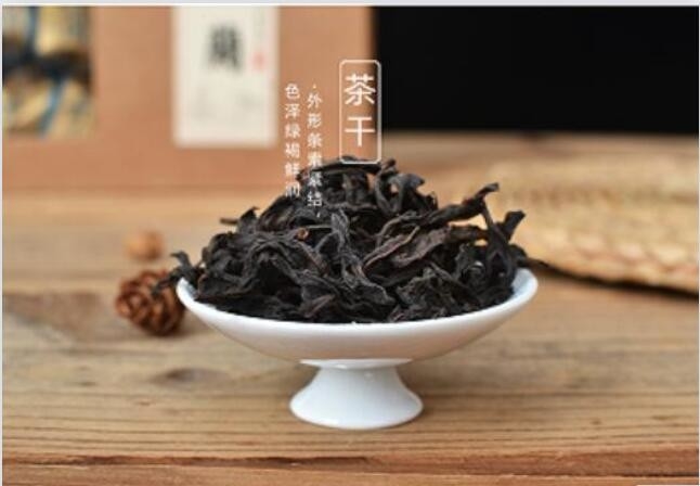 2022 Nouveau printemps de la tête de thé Wuyi montagne du thé noir Zhengshan petites fleurs fruitées haut de la montagne du thé sauvage Tongmu Guan SAN t